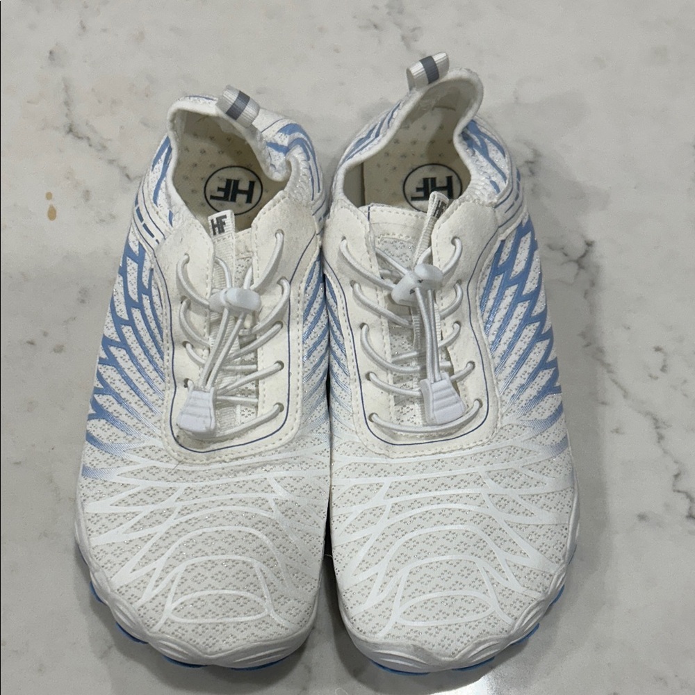 HF Athletic shoes size 41 (size 10)